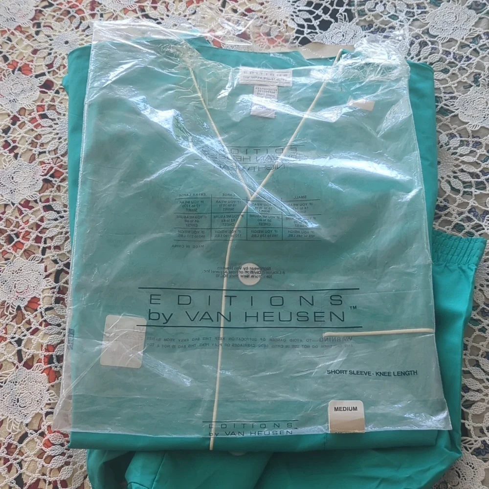 Editions by Van Huesen vintage 2 piece pajamas - Picture 7 of 8